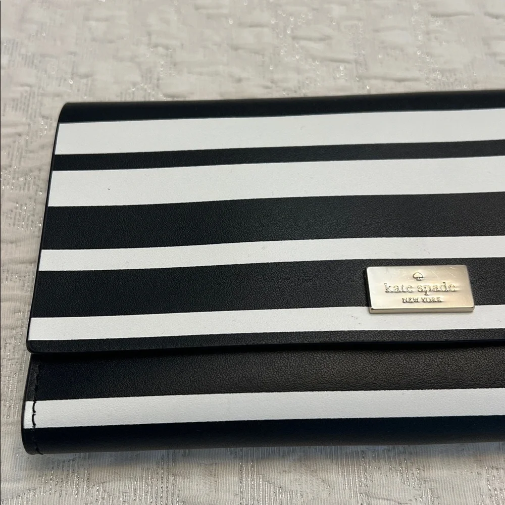 KATE SPADE STRIPED LEATHER WALLET BLACK & WHITE